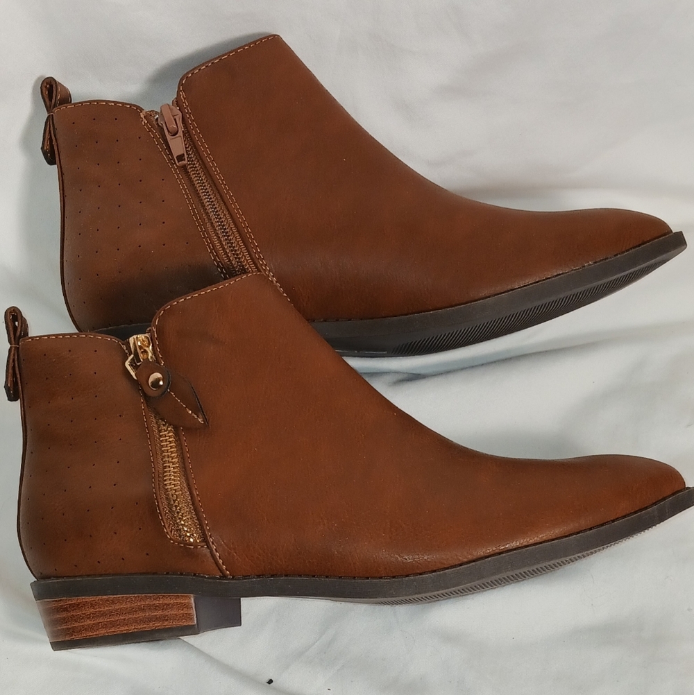 Journee Collection Ellis Faux Leather Zip-up Ankle Booties NWT - Picture 2 of 5